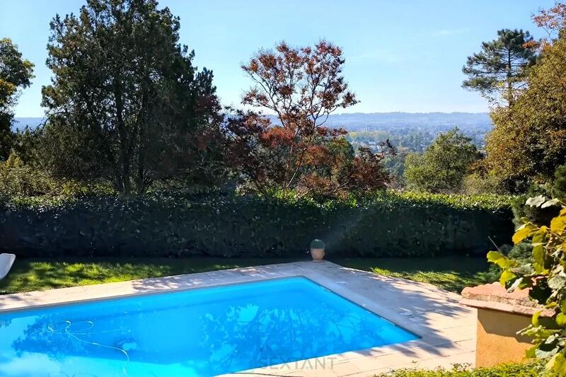 Maison - 160 m² - 5 pièces