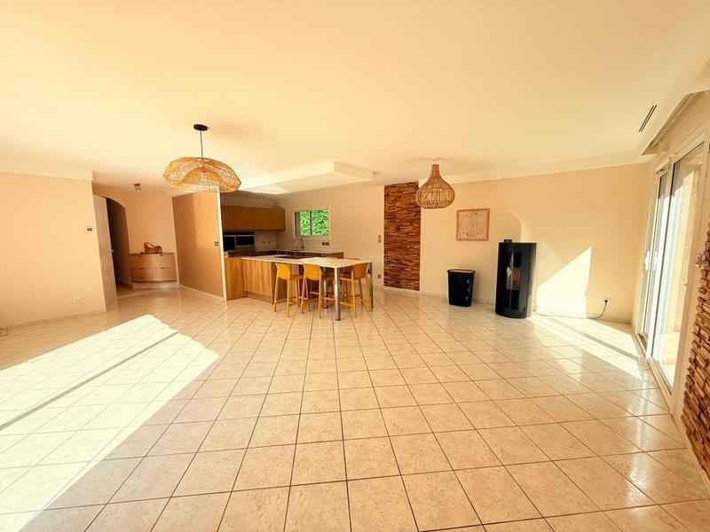 Maison - 161 m² - 5 pièces