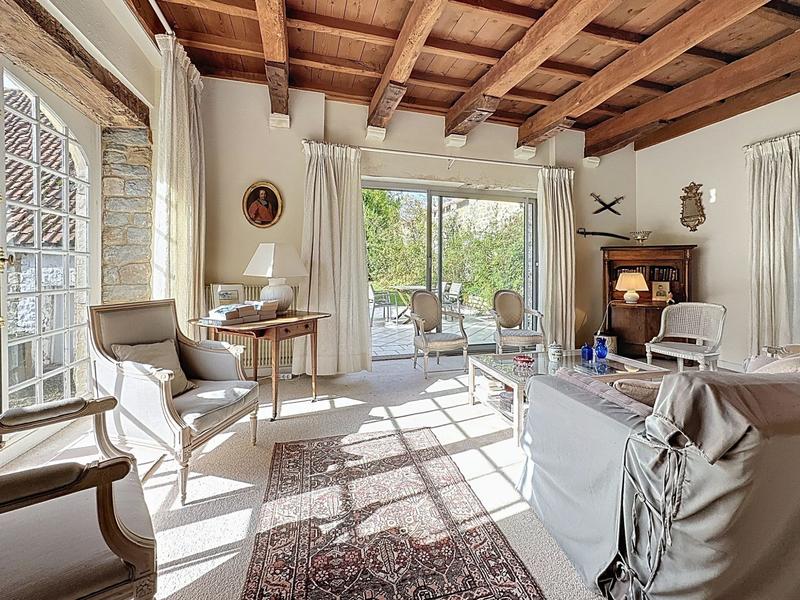 Maison - 259 m² - 6 pièces