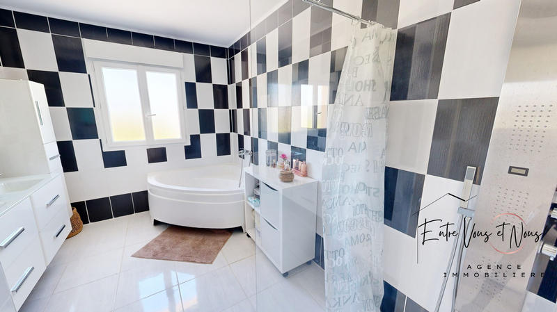 Maison contemporaine - 165 m² - 7 pièces