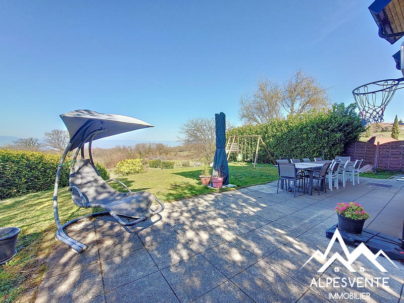 Maison - 102 m² - 4 pièces