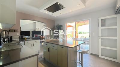 Maison - 260 m² - 8 pièces