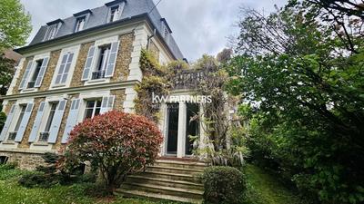 Maison - 320 m² - 11 pièces