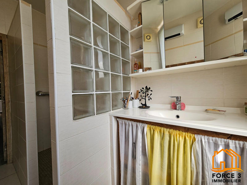 Maison - 250 m² - 11 pièces