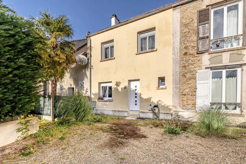 Maison - 95 m² - 5 pièces