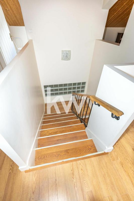 Maison - 287 m² - 8 pièces