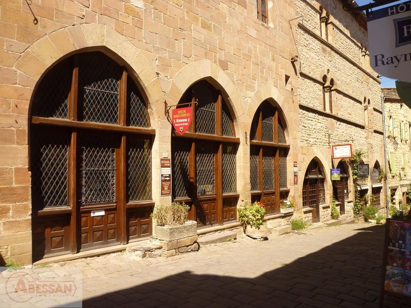 Maison - 313 m² - 9 pièces