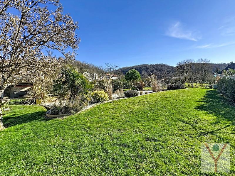 Maison - 316 m² - 8 pièces