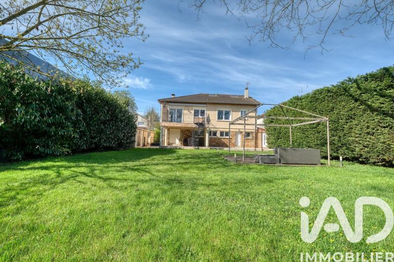 Maison - 201 m² - 8 pièces