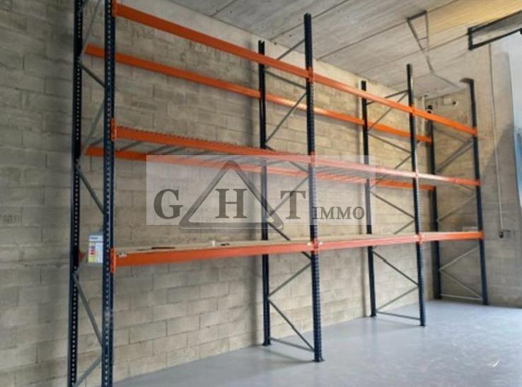 Entrepôt - 300 m²