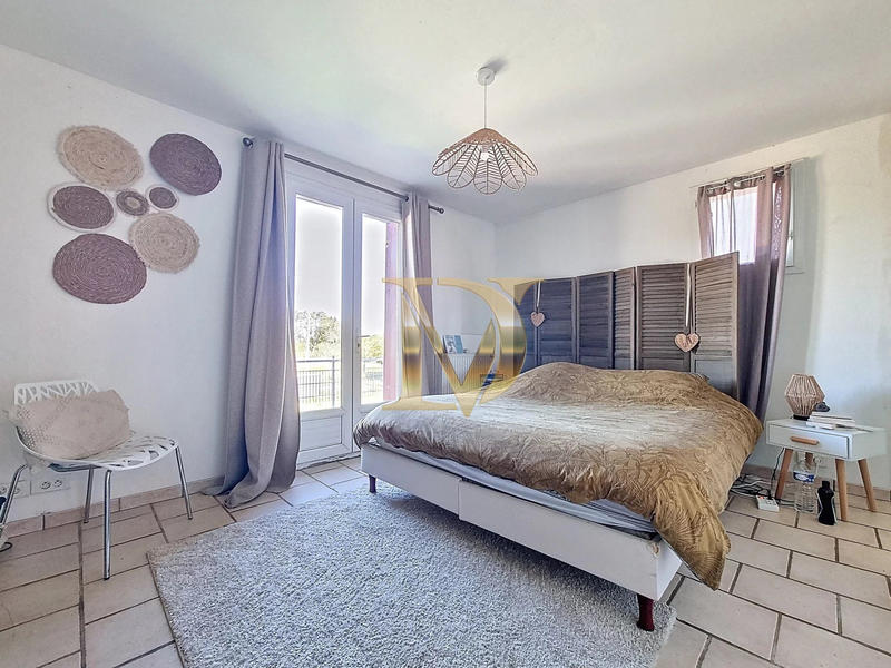 Maison - 245 m² - 9 pièces