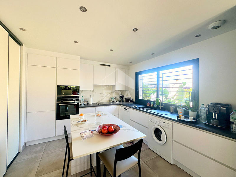 Maison - 98 m² - 5 pièces