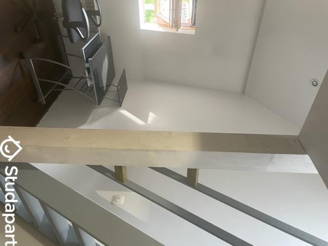 Chambre - 9 m² - 1 pièce