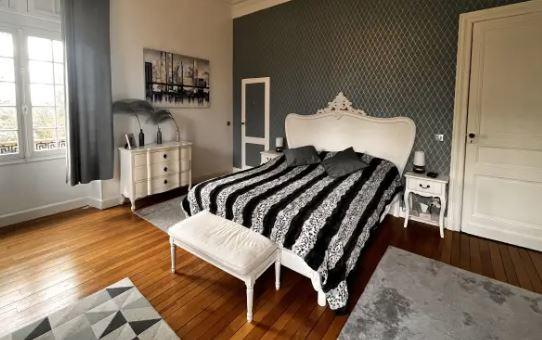 Château - 634 m² - 12 pièces