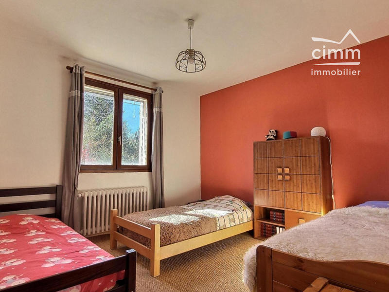 Maison - 215 m² - 7 pièces