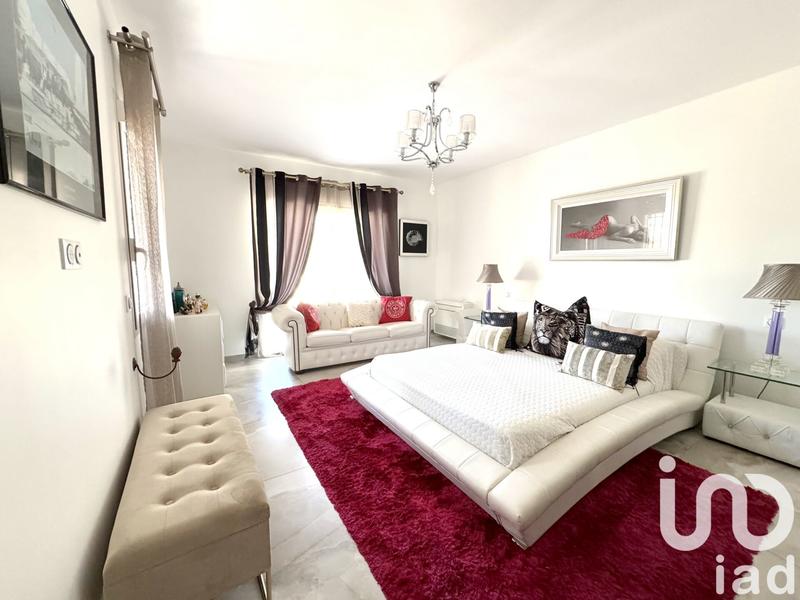 Maison - 225 m² - 7 pièces