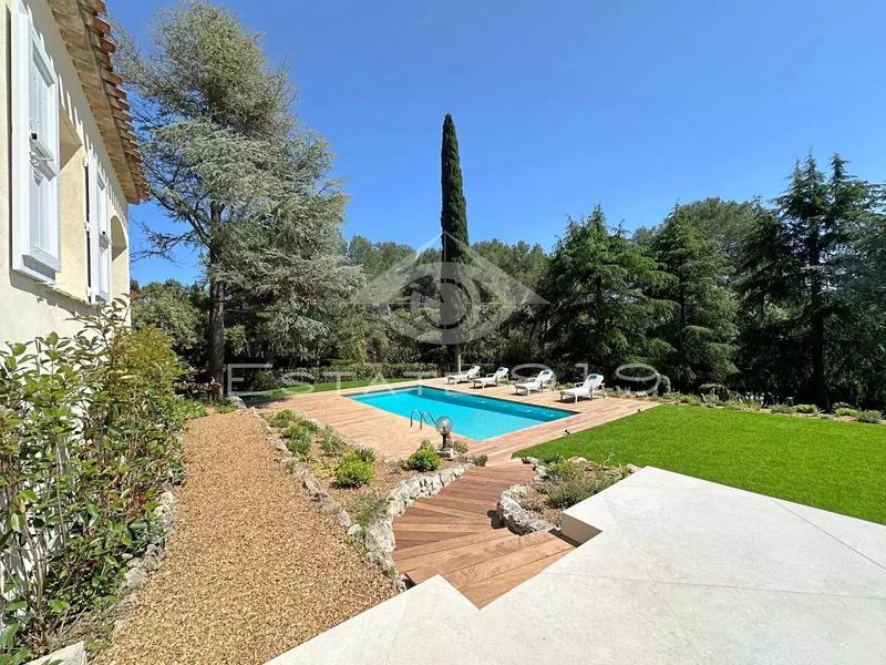 Villa - 289 m² - 8 pièces