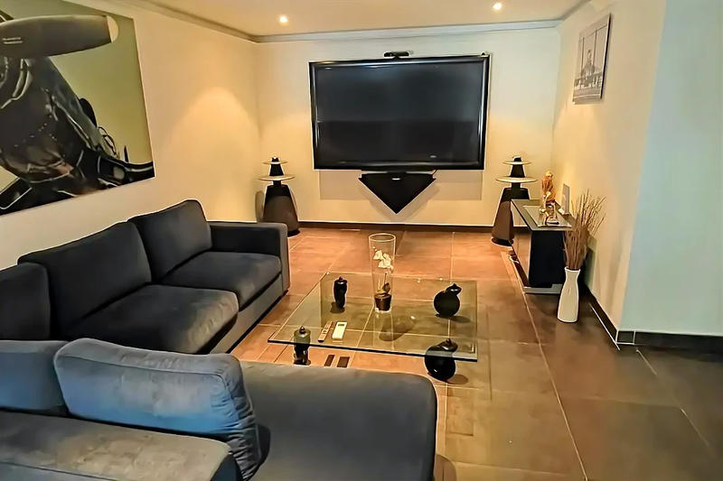 Maison - 314 m² - 9 pièces