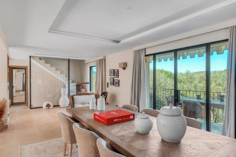 Villa - 265 m² - 6 pièces