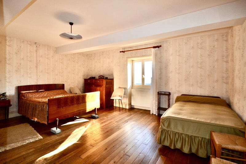 Maison - 161 m² - 7 pièces