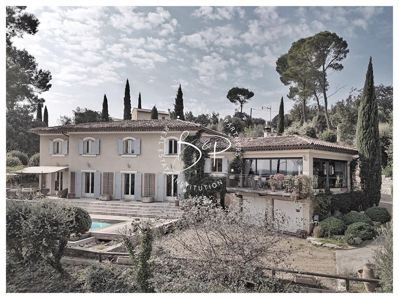 Maison - 209 m² - 8 pièces