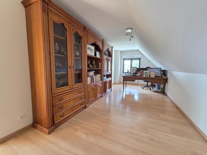 Pavillon - 220 m² - 9 pièces