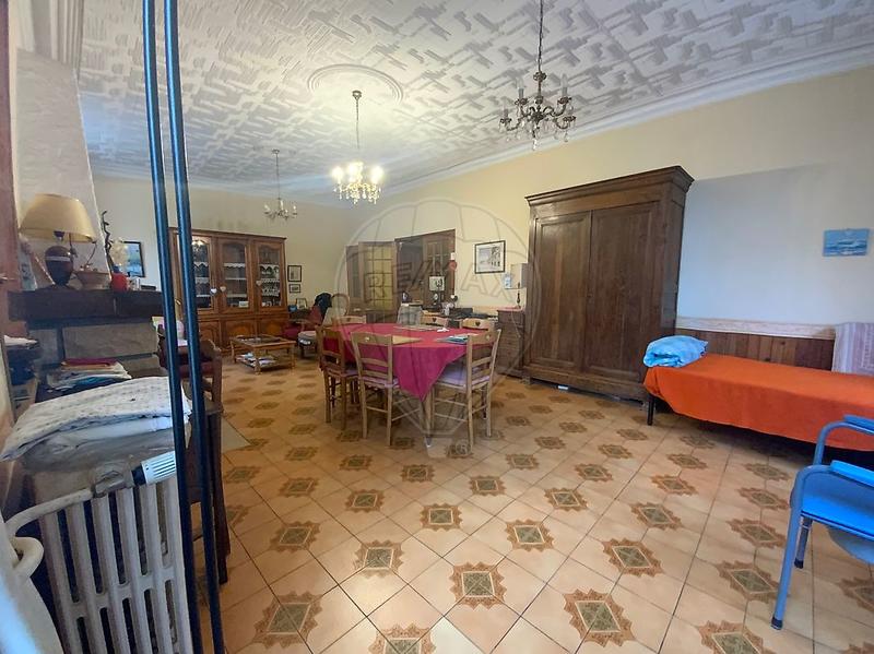 Maison - 200 m² - 8 pièces