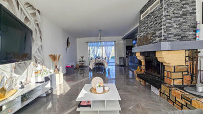 Maison - 185 m² - 8 pièces