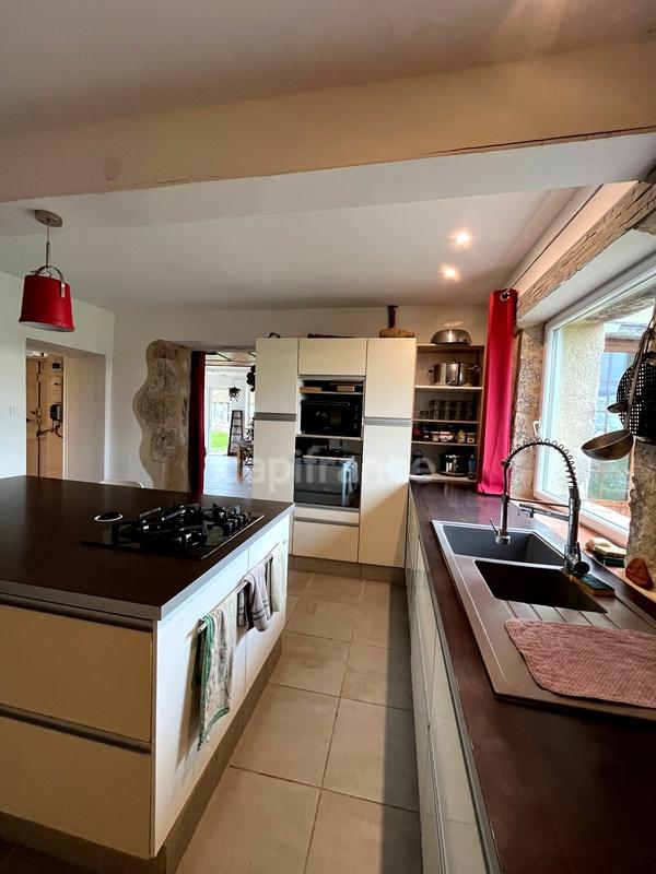 Propriété - 220 m² - 7 pièces