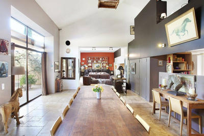 Maison - 1 745 m² - 50 pièces