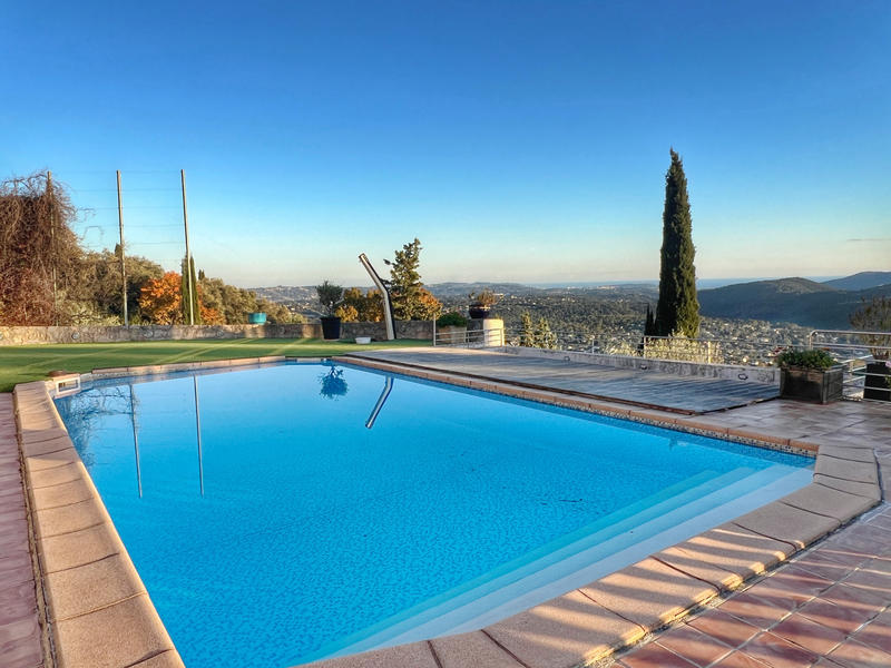 Villa - 300 m² - 8 pièces