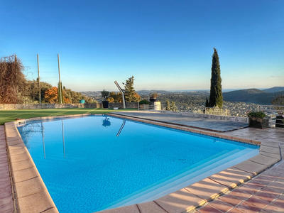 Villa - 300 m² - 8 pièces