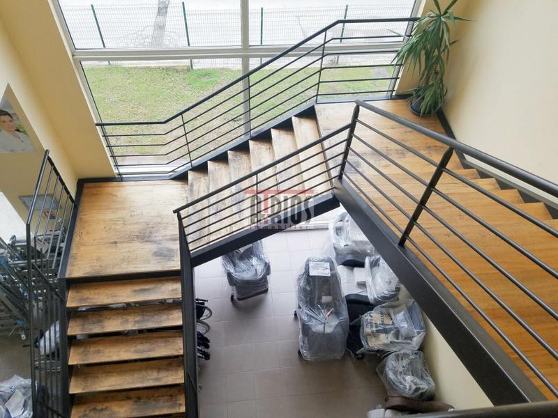 Entrepôt - 1 400 m²