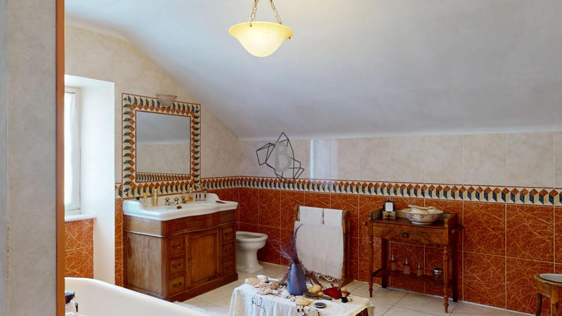 Maison - 250 m² - 8 pièces