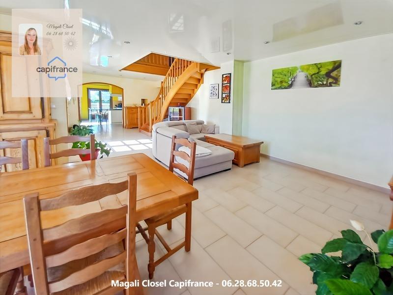 Maison - 216 m² - 9 pièces