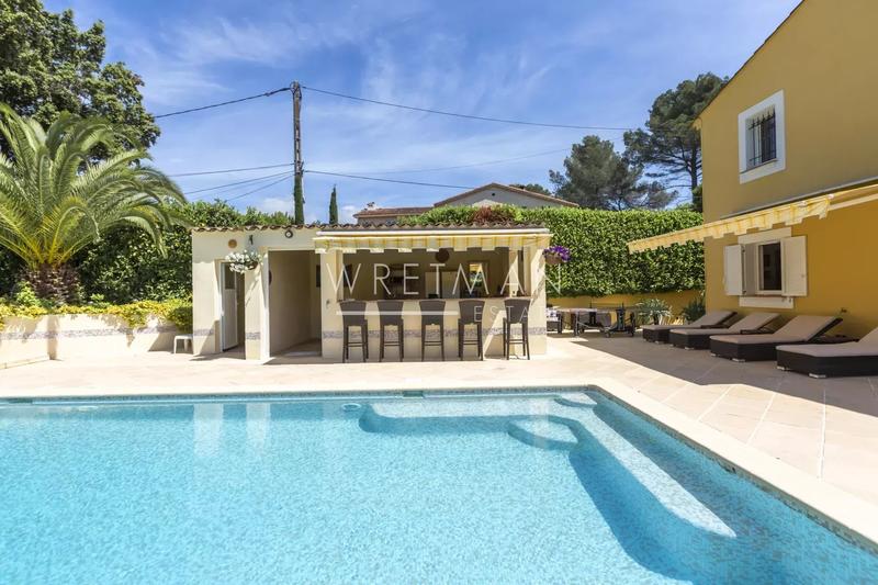 Maison - 185 m² - 7 pièces