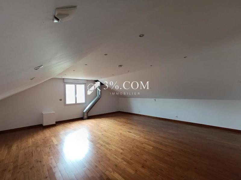 Maison - 220 m² - 9 pièces