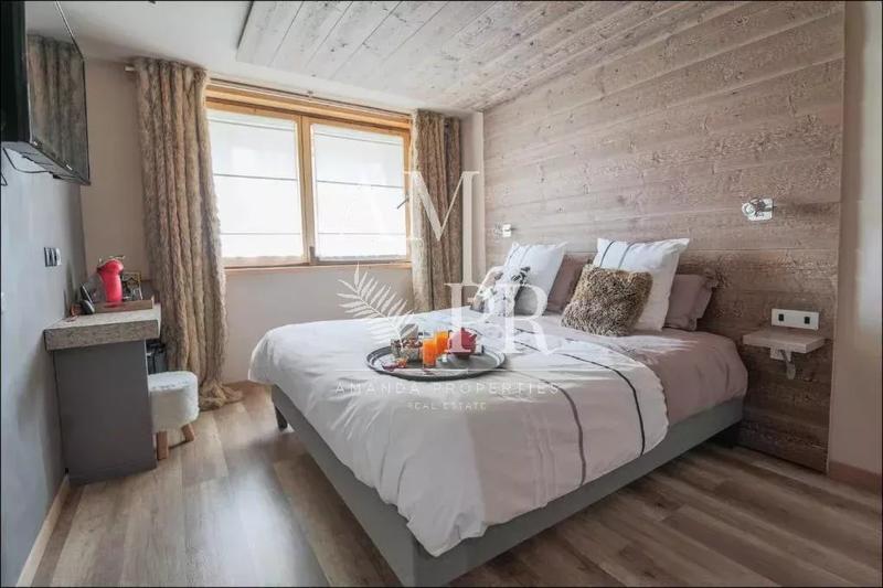 Châlet - 900 m² - 14 pièces