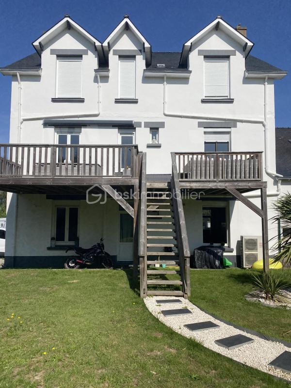 Maison - 205 m² - 9 pièces