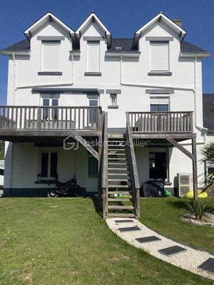 Maison - 205 m² - 9 pièces