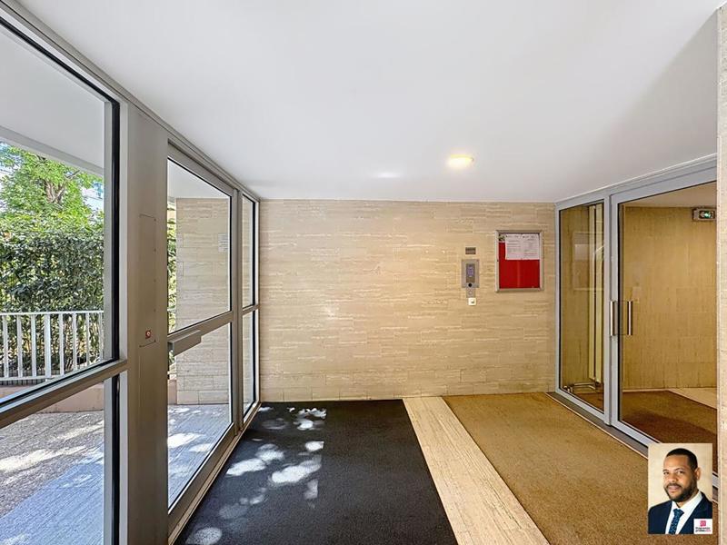 Parking / Garage - 11 m²