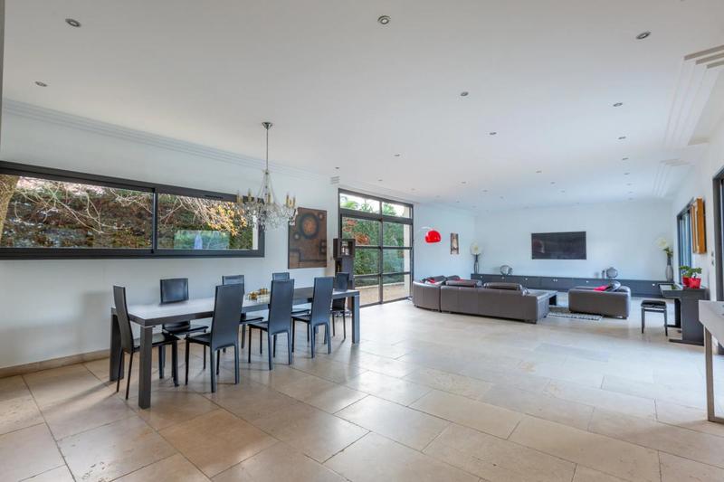 Villa - 300 m² - 7 pièces