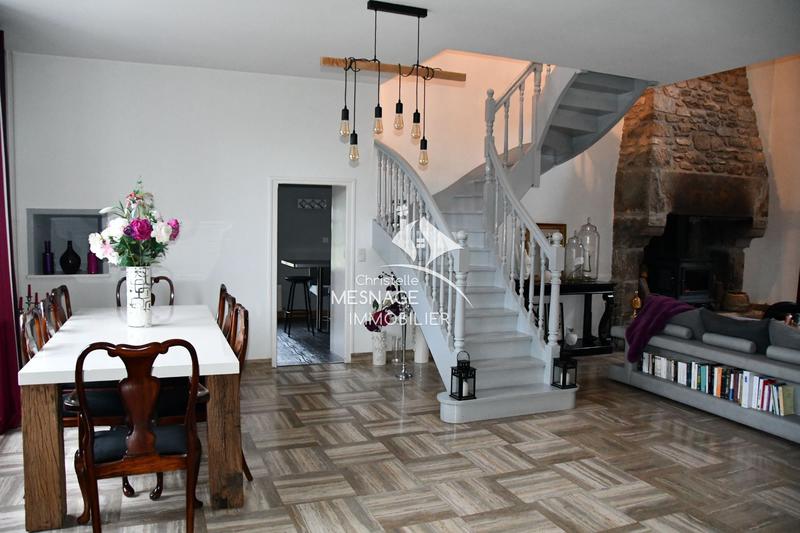 Demeure - 270 m² - 10 pièces