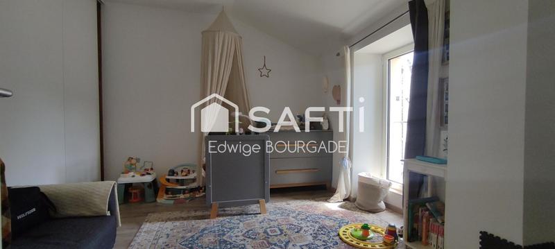 Maison - 230 m² - 12 pièces