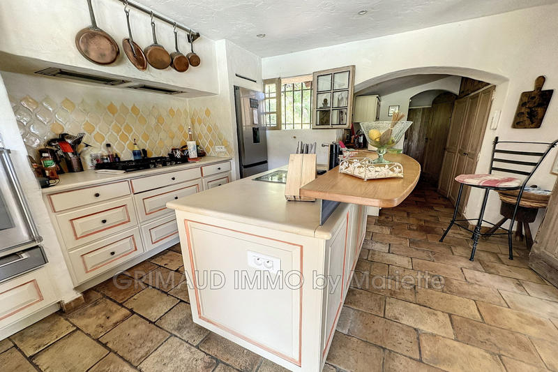 Villa - 245 m² - 6 pièces