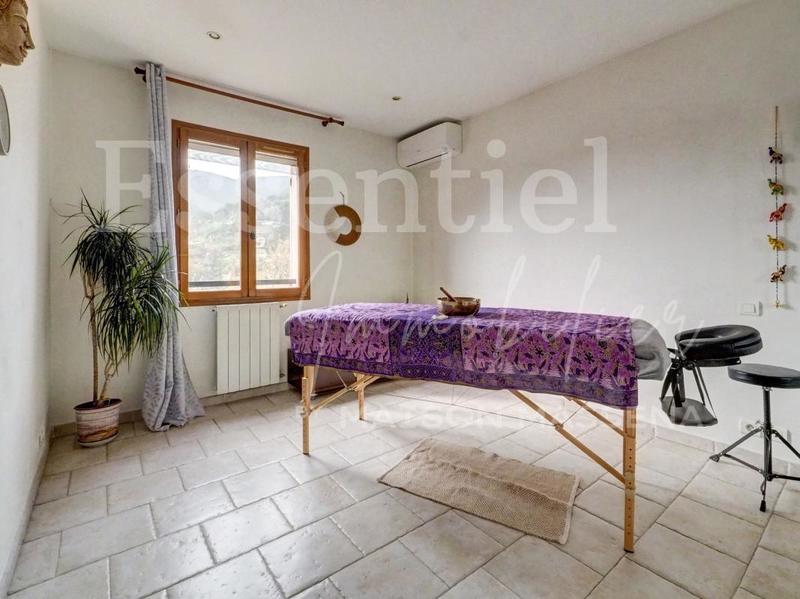 Propriété - 143 m² - 6 pièces