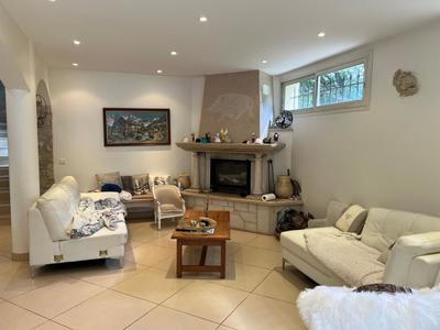 Maison - 222 m² - 5 pièces