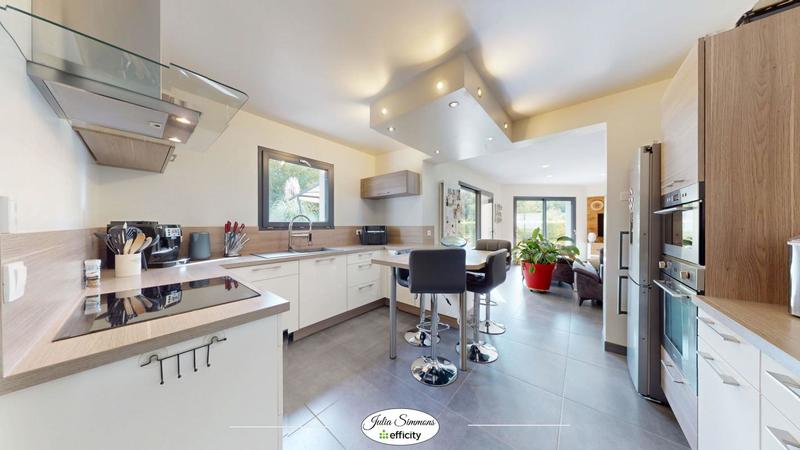 Villa - 227 m² - 8 pièces