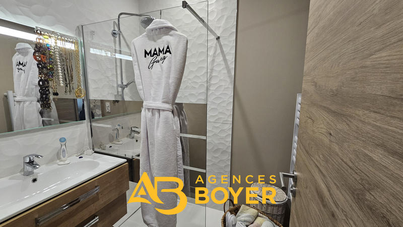 Appartement - 125 m² - 5 pièces