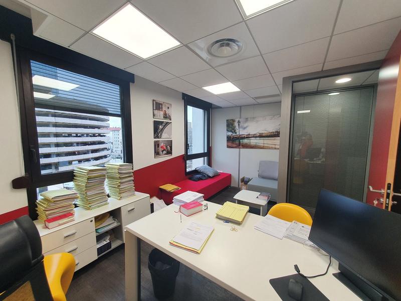 Local d'activités - 185 m² - 11 pièces